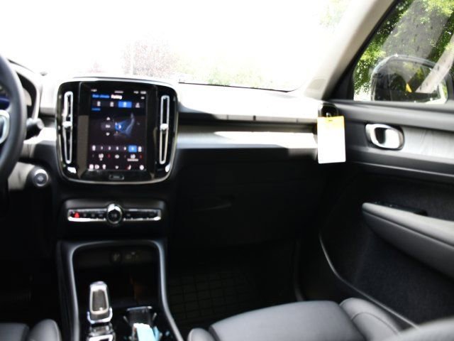 Used 2025 Volvo XC40 B5 Plus w/ Protection Package Premier AWD/4WD image 19