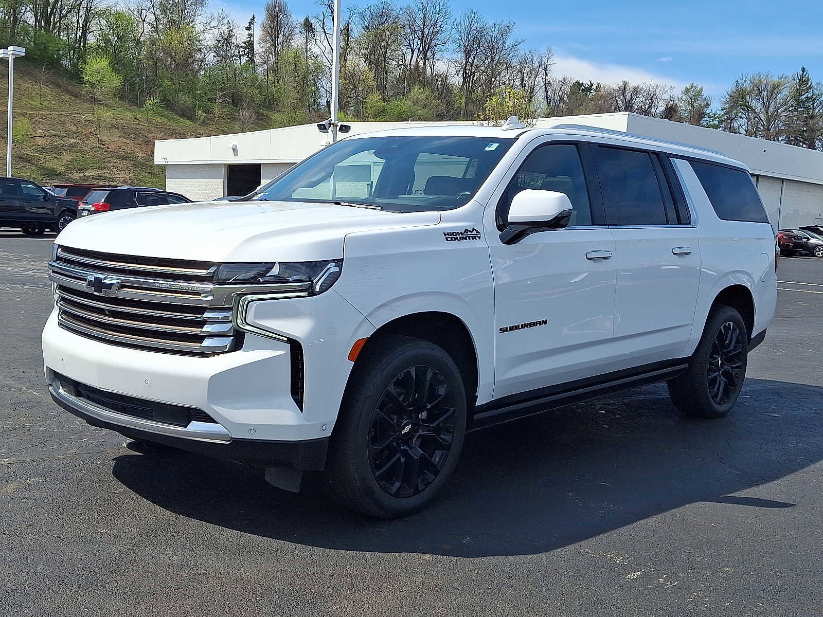 Used 2024 Chevrolet Suburban High Country w/ Advanced Technology Package AWD/4WD image 3