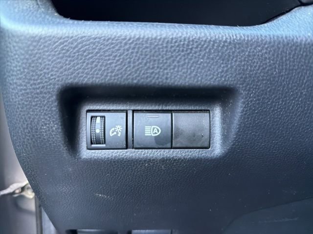 Used 2021 Toyota RAV4 LE image 12