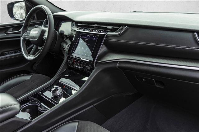 Used 2023 Jeep Grand Cherokee Altitude image 27