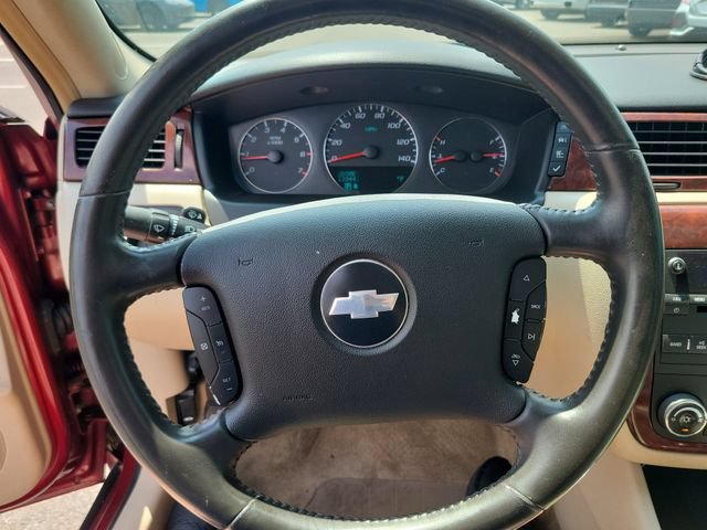 Used 2009 Chevrolet Impala LT w/ Luxury Edition Package FWD image 12