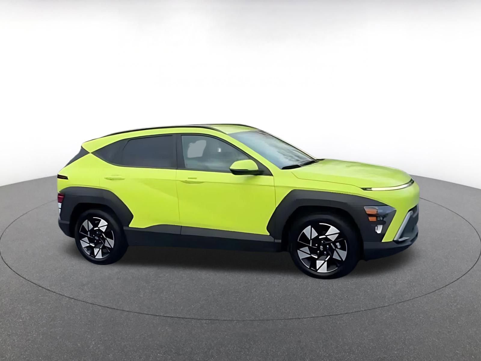 Used 2025 Hyundai Kona SEL image 2