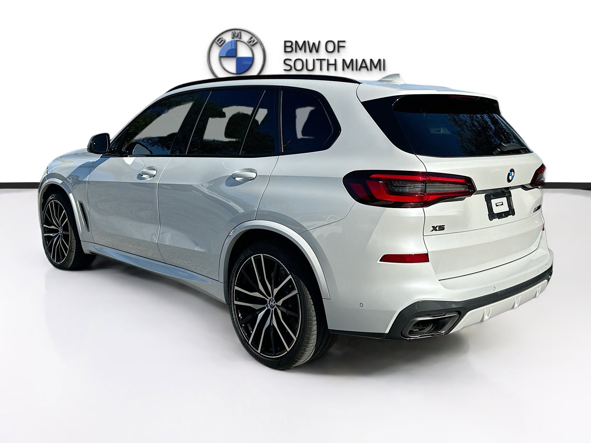 Used 2022 BMW X5 M50i image 5