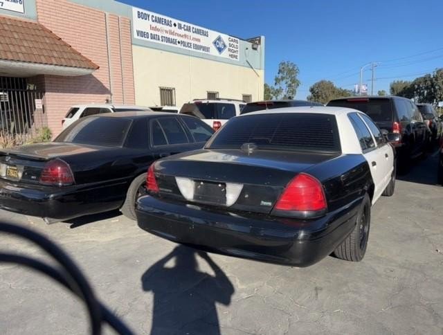 Used 2011 Ford Crown Victoria Police Interceptor w/ Base Police Prep Strobe Pkg image 2