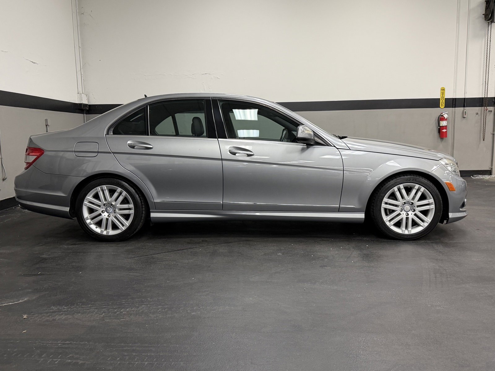 Used 2009 Mercedes-Benz C 300 Sedan image 5