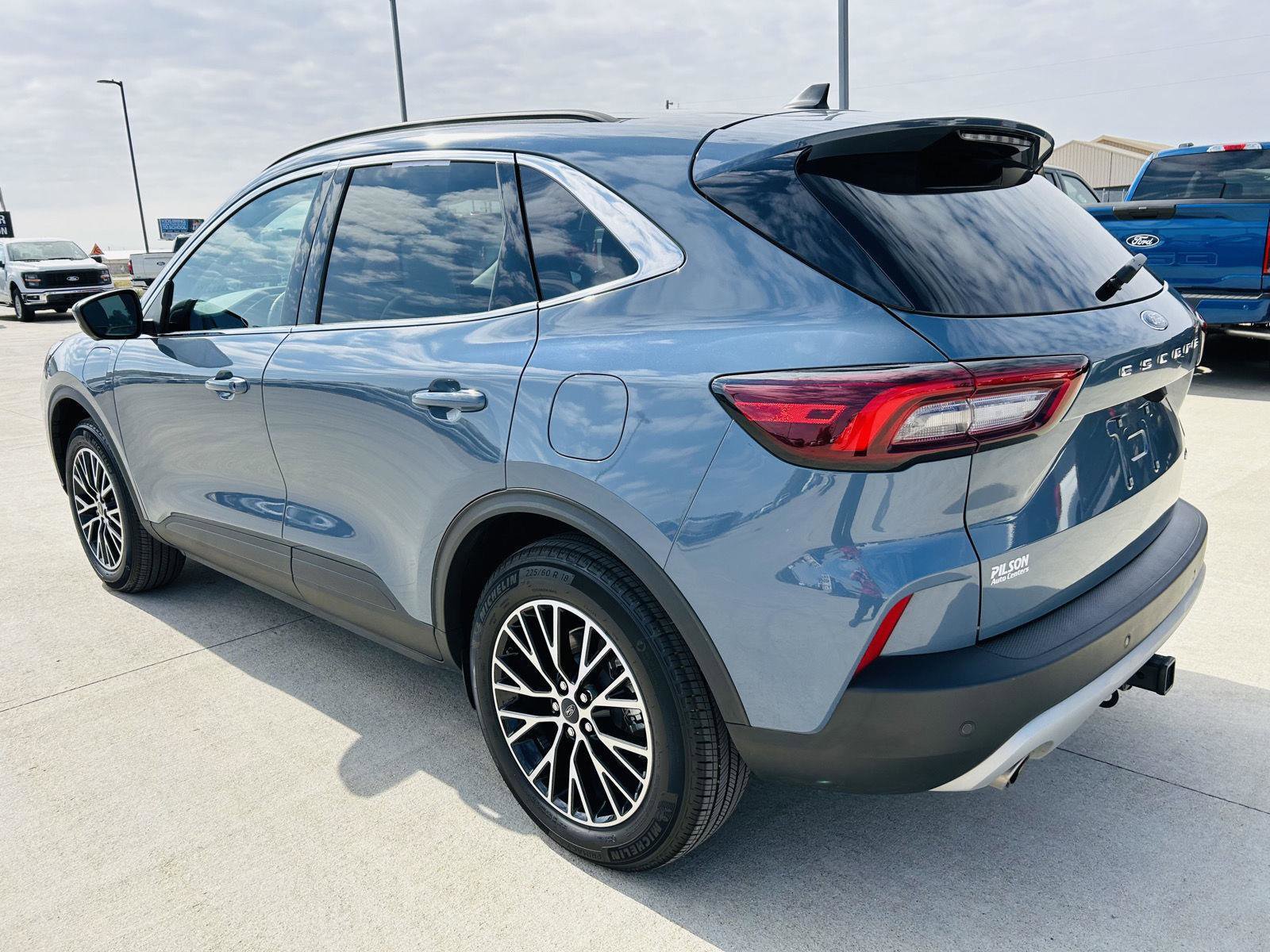 Used 2025 Ford Escape SE w/ PHEV Premium Package image 41