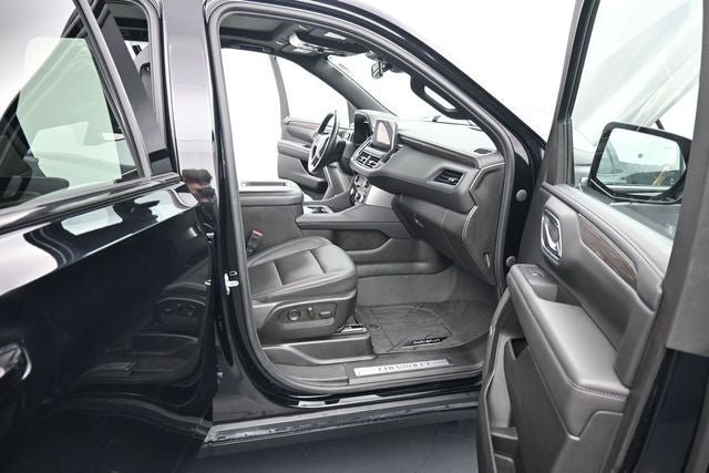 Used 2023 Chevrolet Tahoe Z71 w/ Luxury Package AWD/4WD image 14