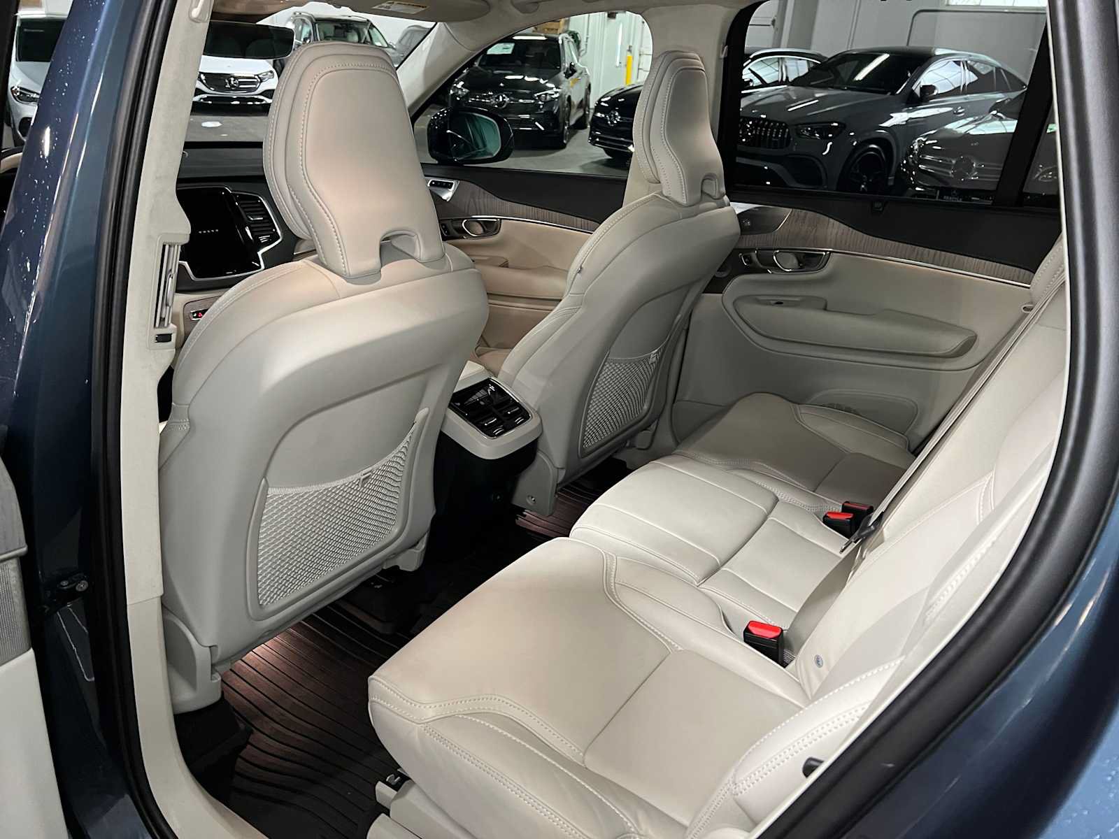 Used 2024 Volvo XC90 B6 Ultimate w/ Lounge Package AWD/4WD image 19