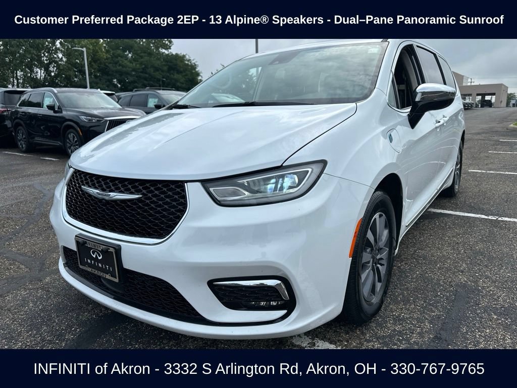 Used 2023 Chrysler Pacifica Limited FWD image 1
