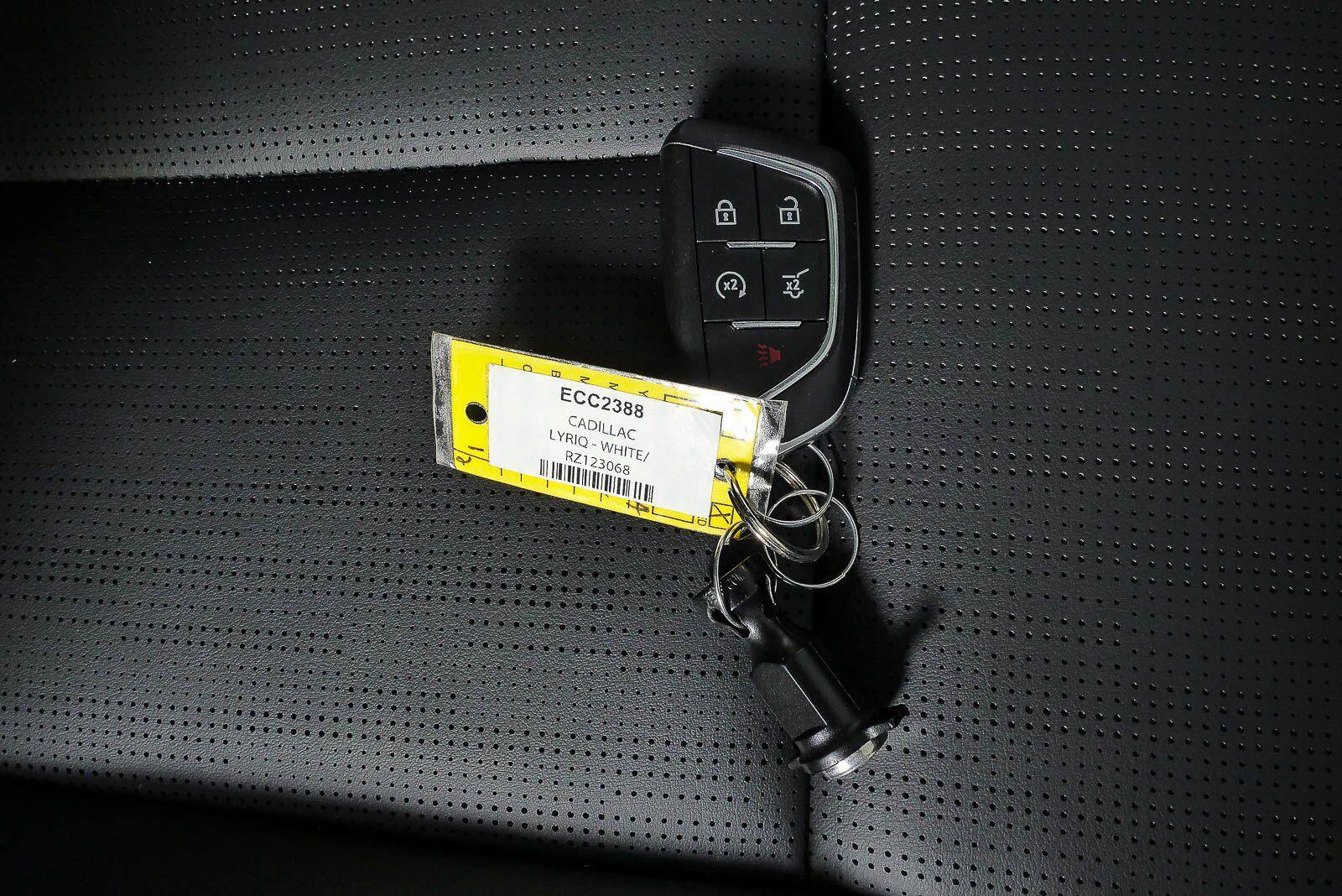 Used 2024 Cadillac Lyriq Luxury AWD/4WD image 25