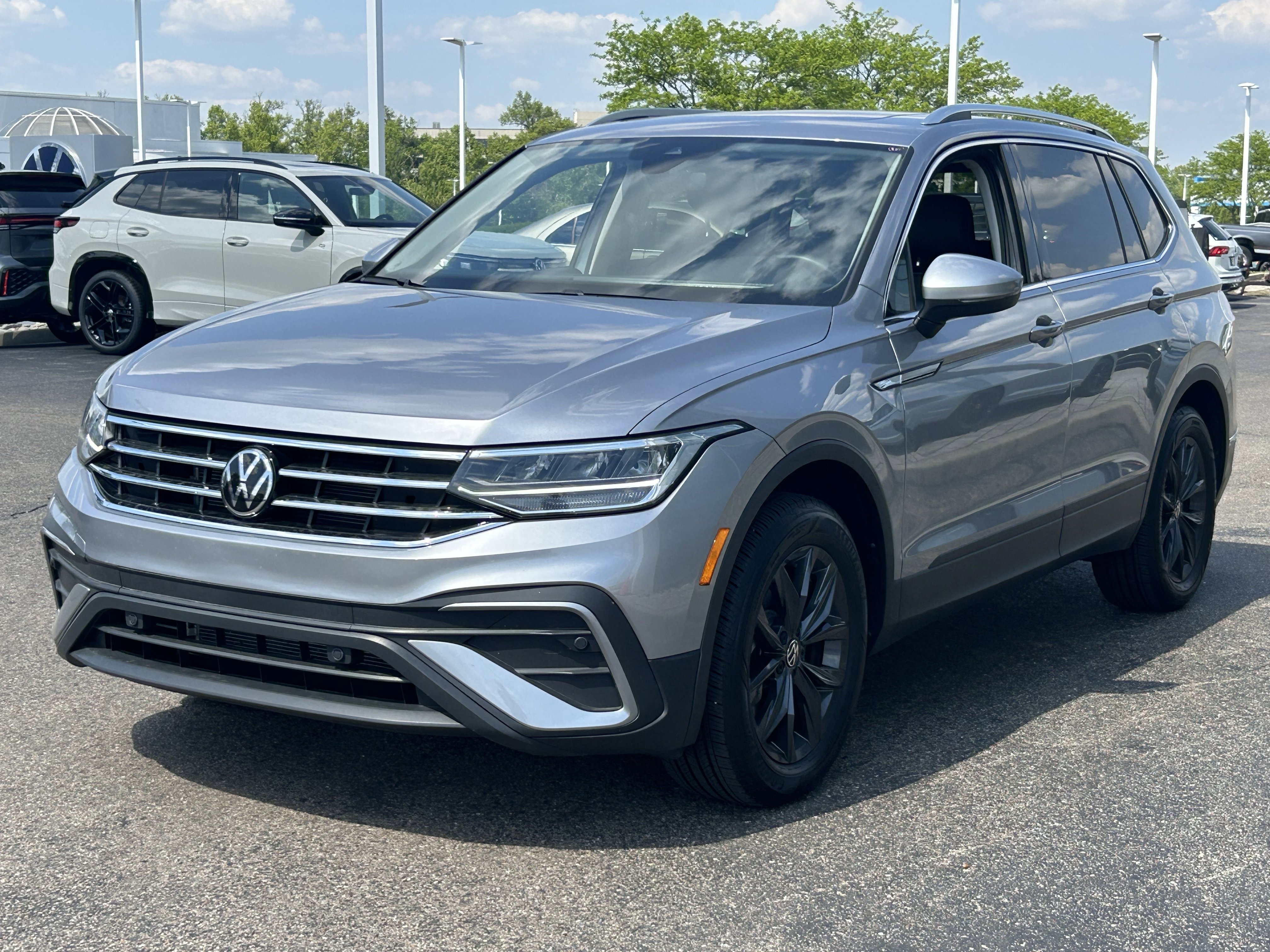 Certified 2024 Volkswagen Tiguan SE AWD/4WD image 3