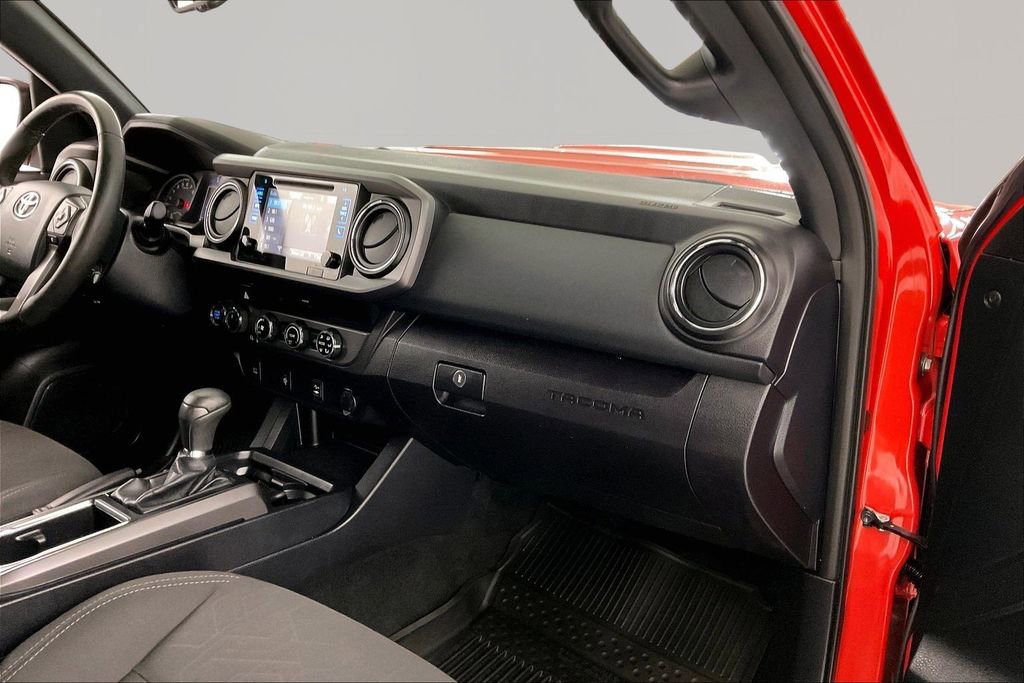 Used 2017 Toyota Tacoma TRD Sport w/ Tow Package (A/T) AWD/4WD image 22