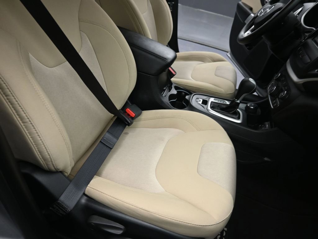 Used 2017 Jeep Cherokee Sport w/ Safety Group image 26