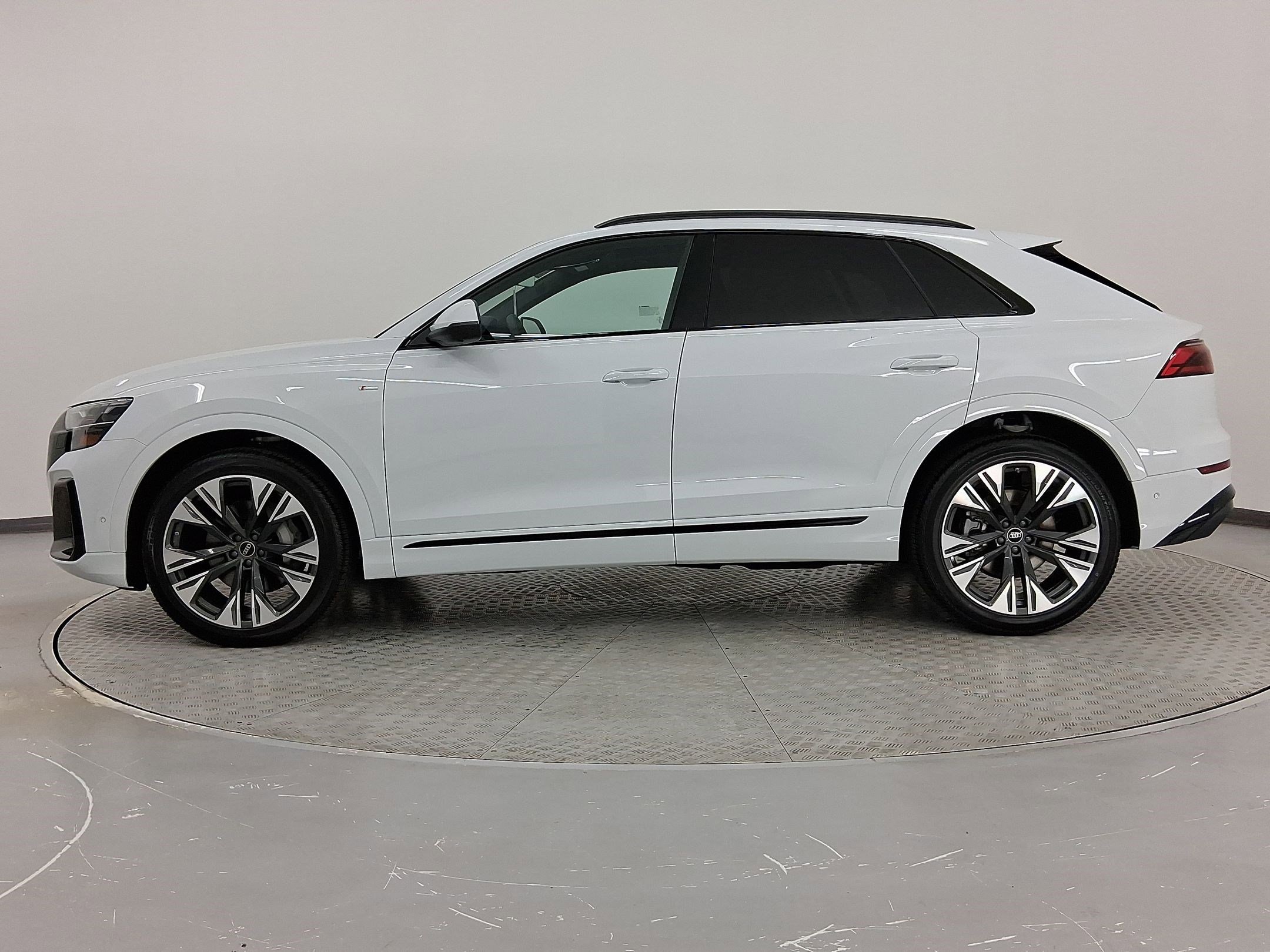 New 2026 Audi Q8 Premium Plus image 2