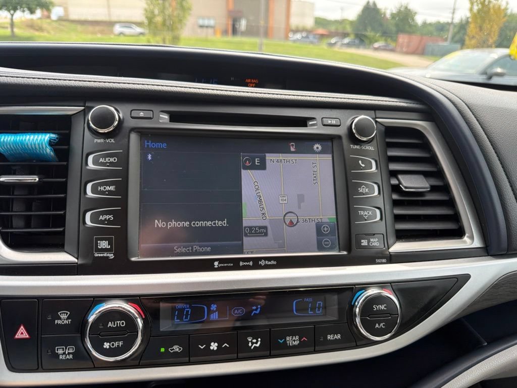 Used 2018 Toyota Highlander Limited Platinum AWD/4WD image 25