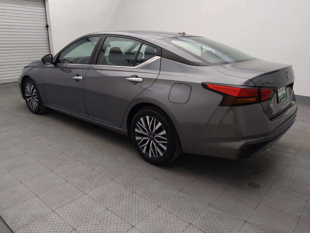 Used 2023 Nissan Altima 2.5 SV image 3