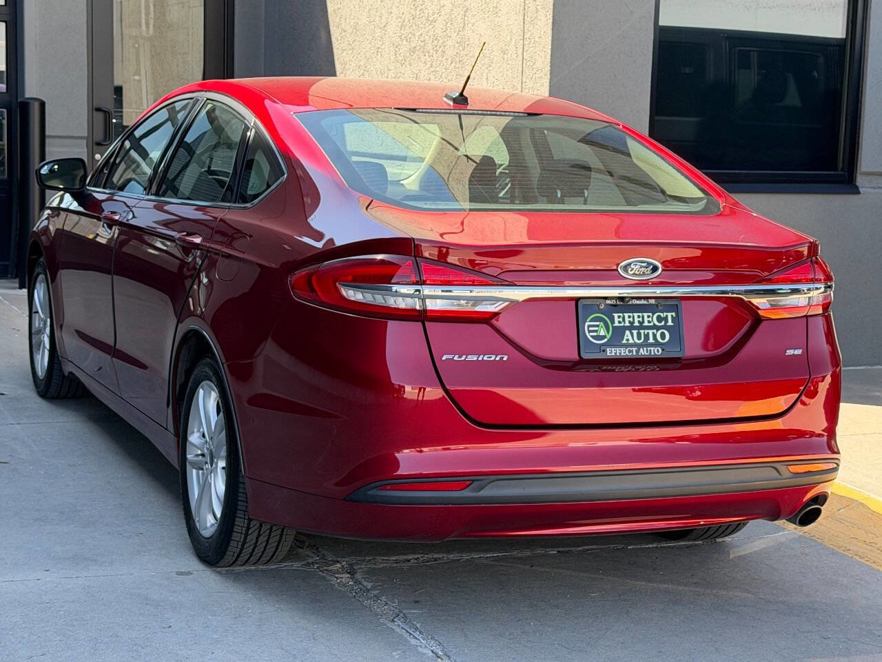 Used 2018 Ford Fusion SE FWD image 8