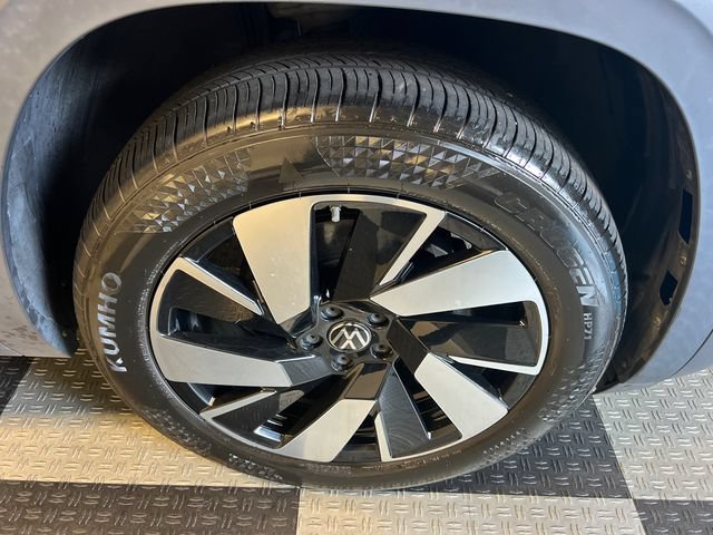 Certified 2024 Volkswagen Atlas Cross Sport SE FWD image 10
