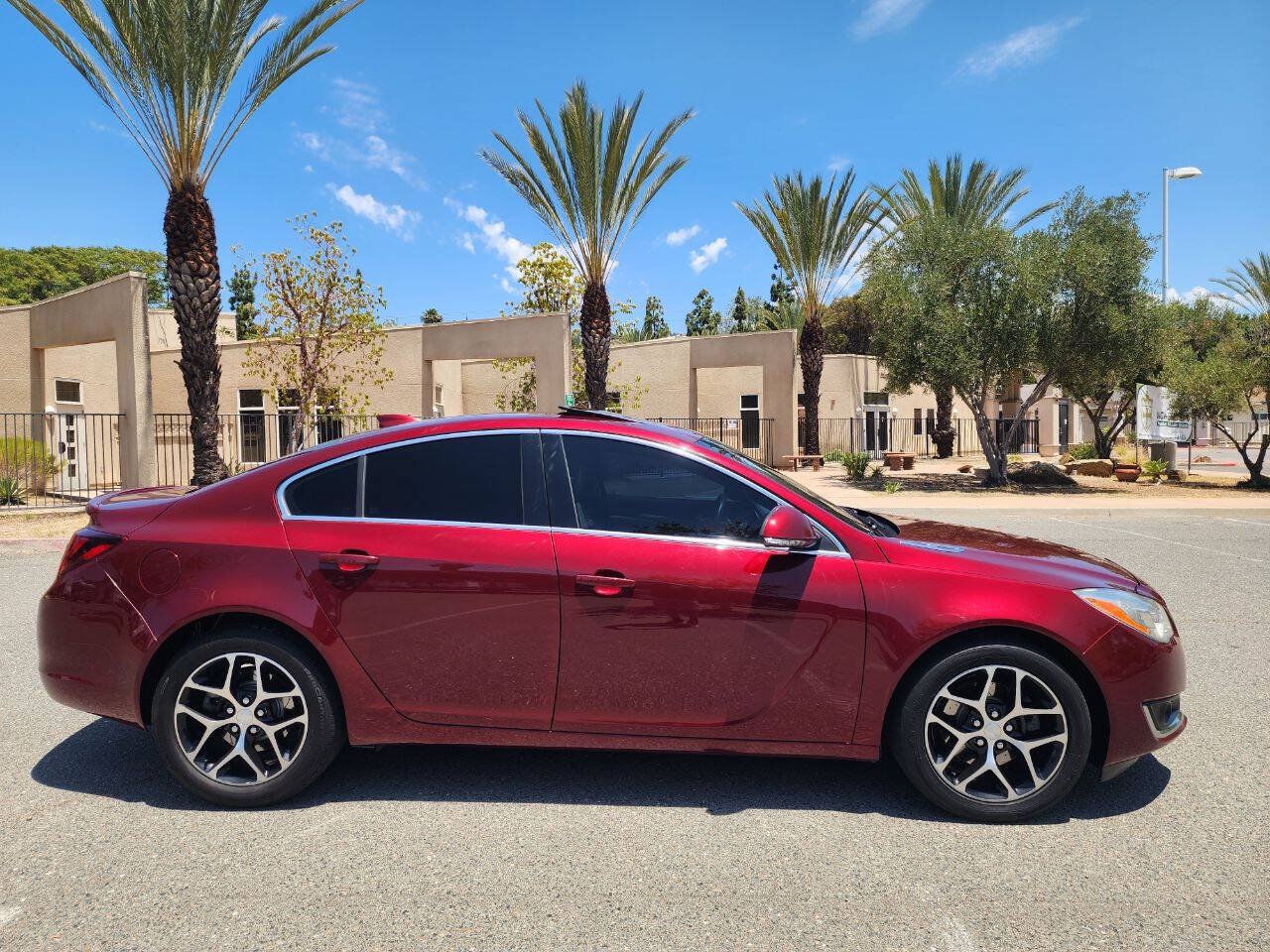 Used 2017 Buick Regal Sport Touring FWD image 4