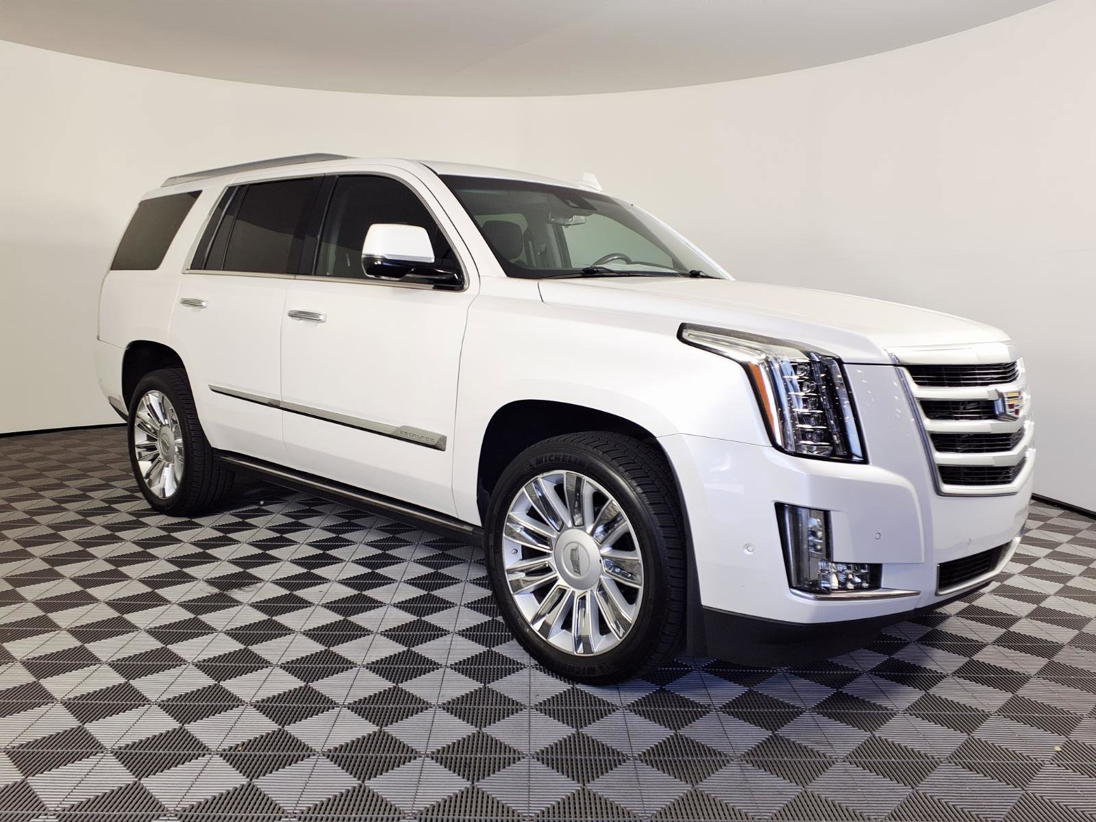 Used 2019 Cadillac Escalade Premium Luxury AWD/4WD image 3