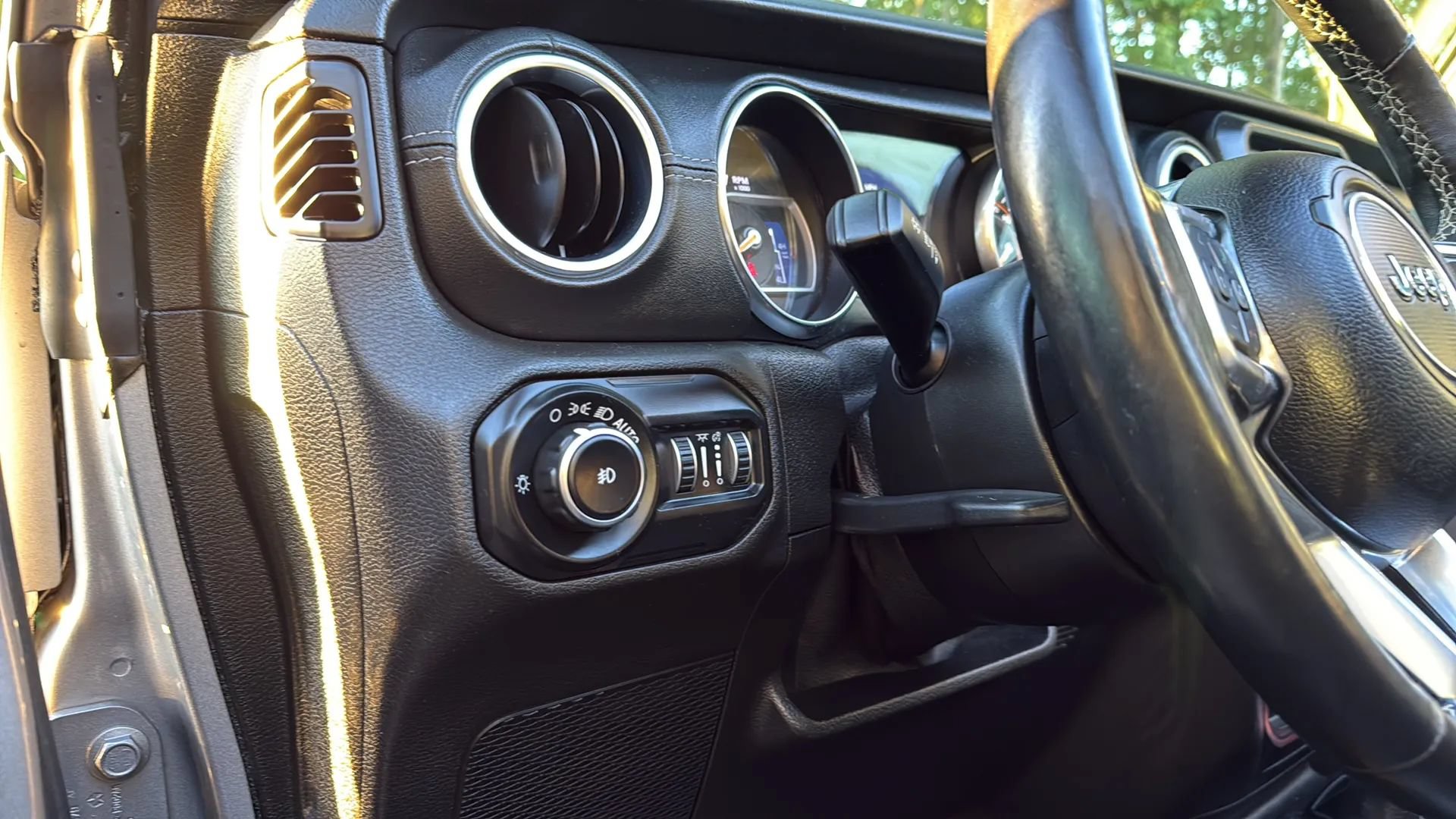 Used 2019 Jeep Wrangler Unlimited Sahara w/ Quick Order Package 24M Moab AWD/4WD image 48