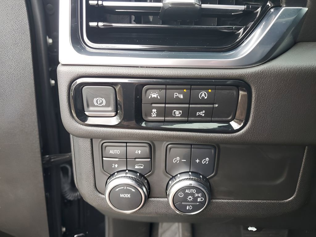 Used 2025 GMC Yukon Denali image 33