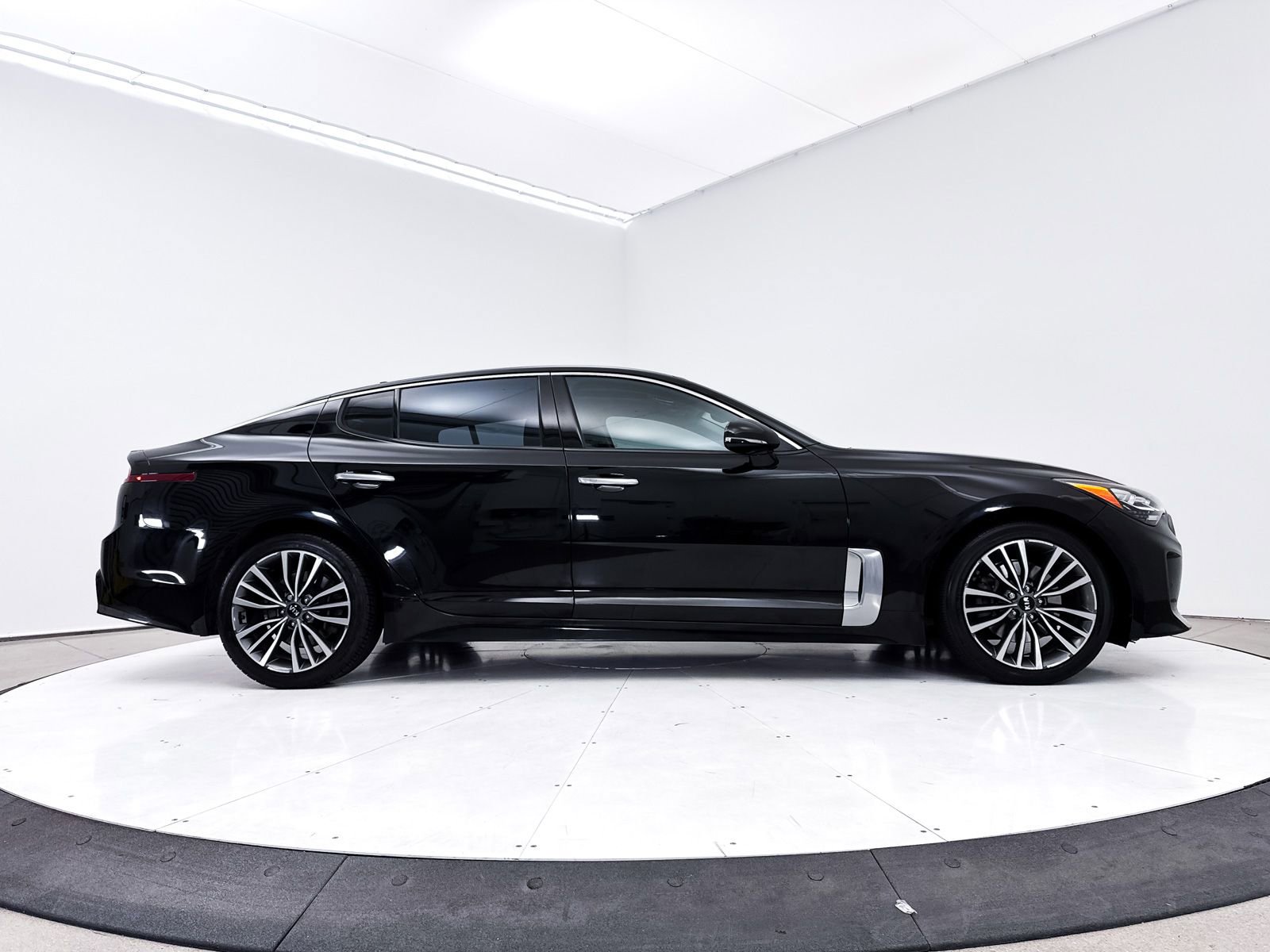Used 2018 Kia Stinger Premium image 43