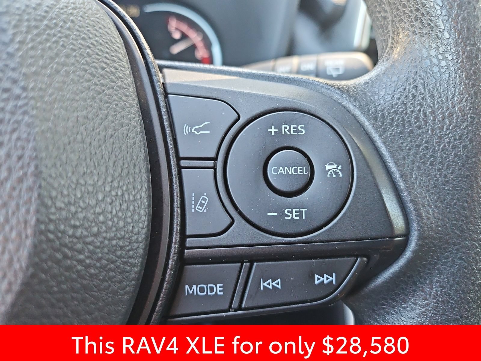 Used 2024 Toyota RAV4 XLE FWD image 29