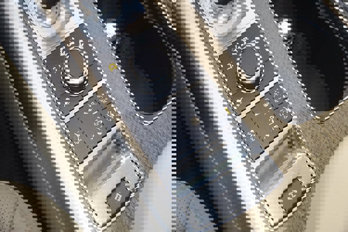 Used 2016 Land Rover Range Rover Sport SE image 27