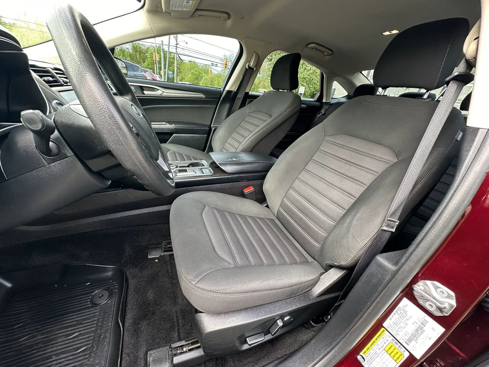 Used 2018 Ford Fusion SE FWD image 13