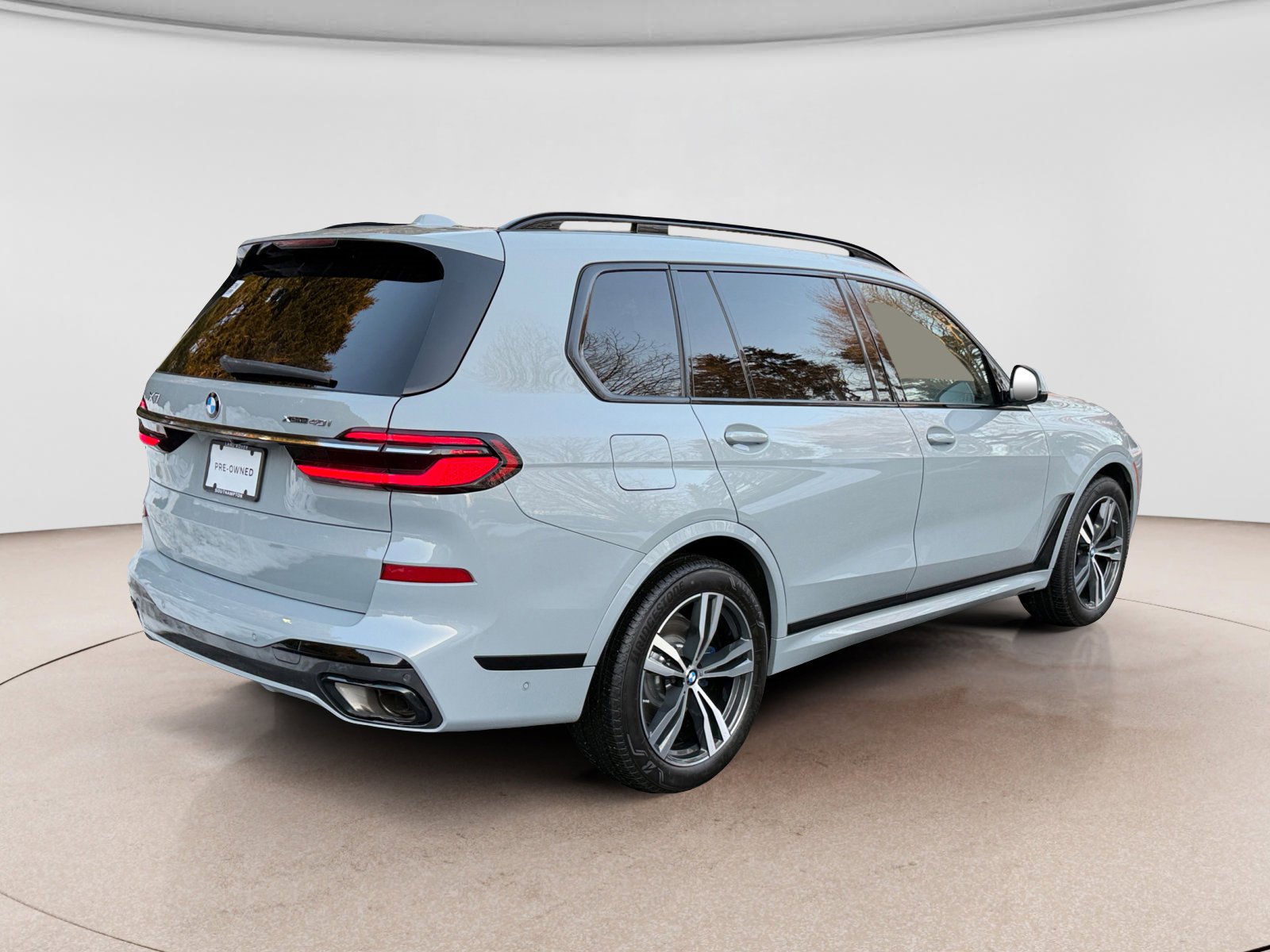 Used 2023 BMW X7 xDrive40i w/ Executive Package image 5