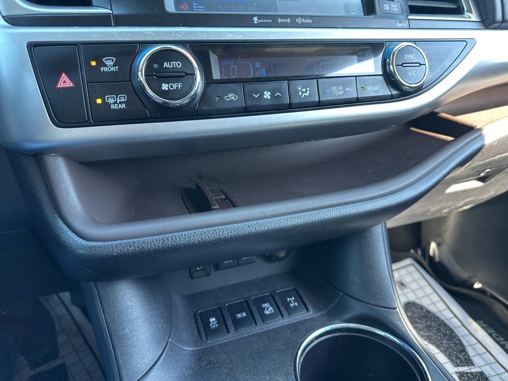 Used 2017 Toyota Highlander XLE image 46