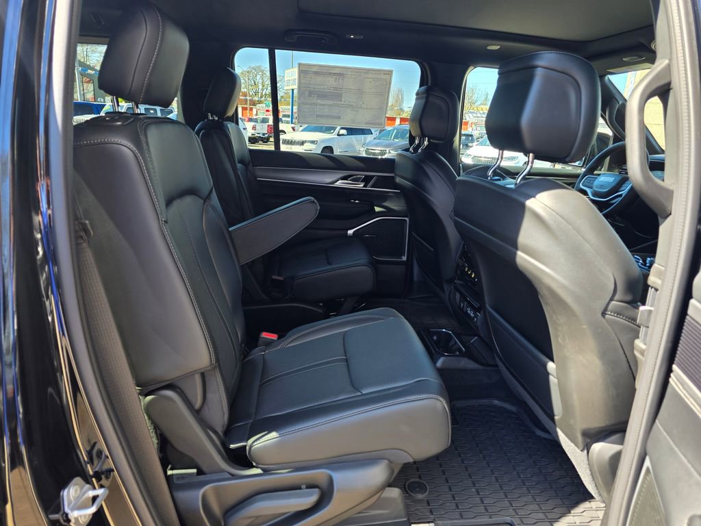 New 2026 Jeep Grand Wagoneer 4WD image 28