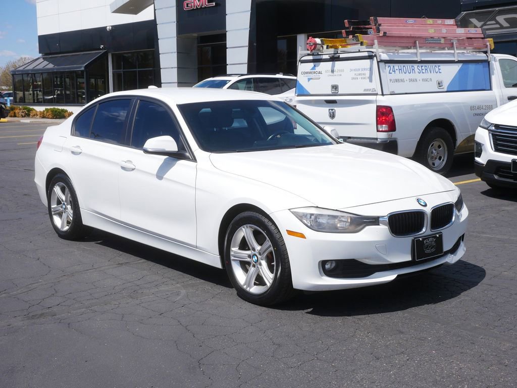 Used 2015 BMW 320i xDrive Sedan AWD/4WD image 2