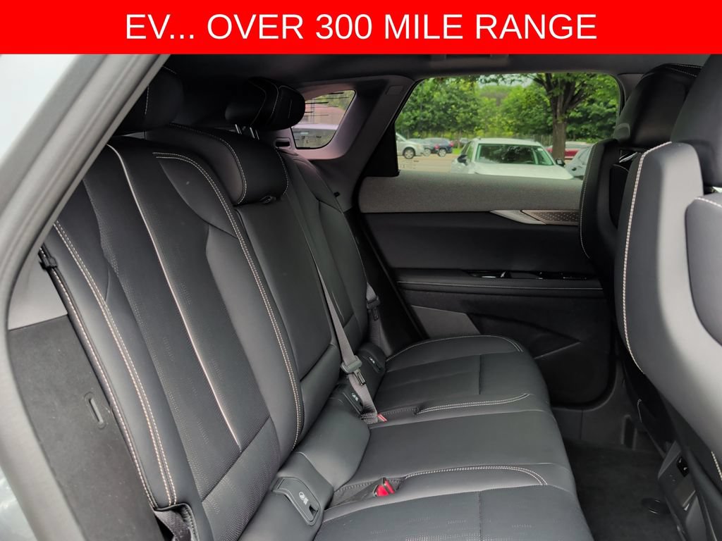 Used 2025 Cadillac Optiq Sport 2 w/ LPO, Floor Liner Package AWD/4WD image 35