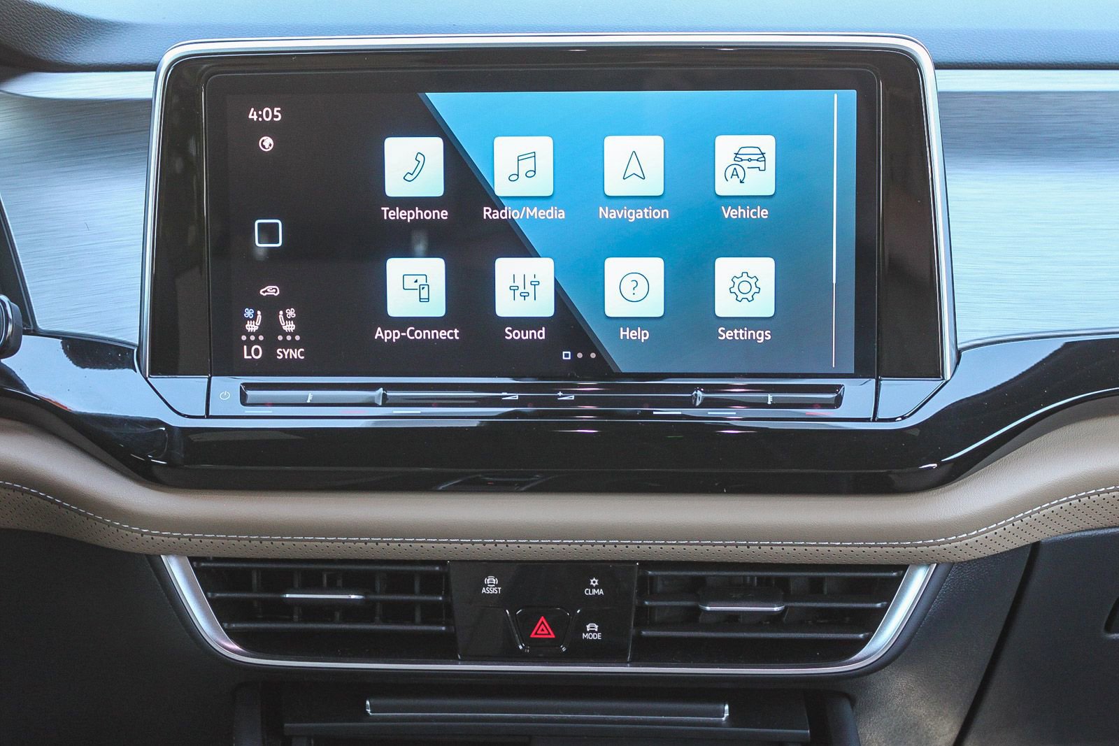 Used 2025 Volkswagen Atlas Cross Sport SE image 15