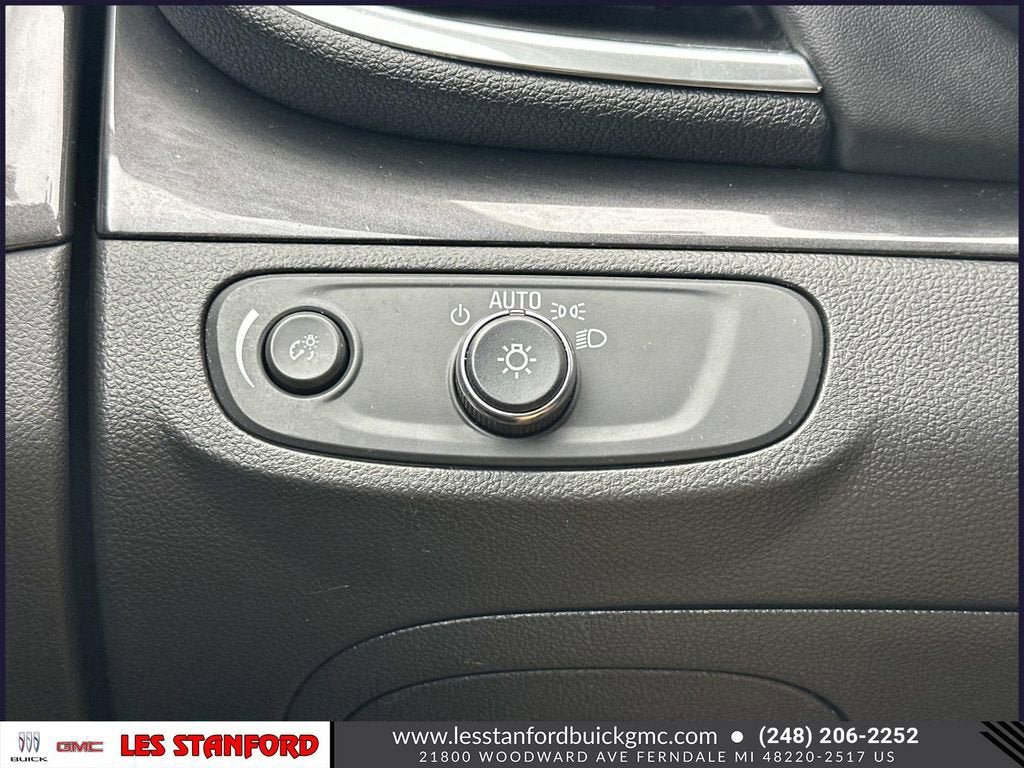 Used 2022 Buick Encore Preferred w/ Safety Package AWD/4WD image 27