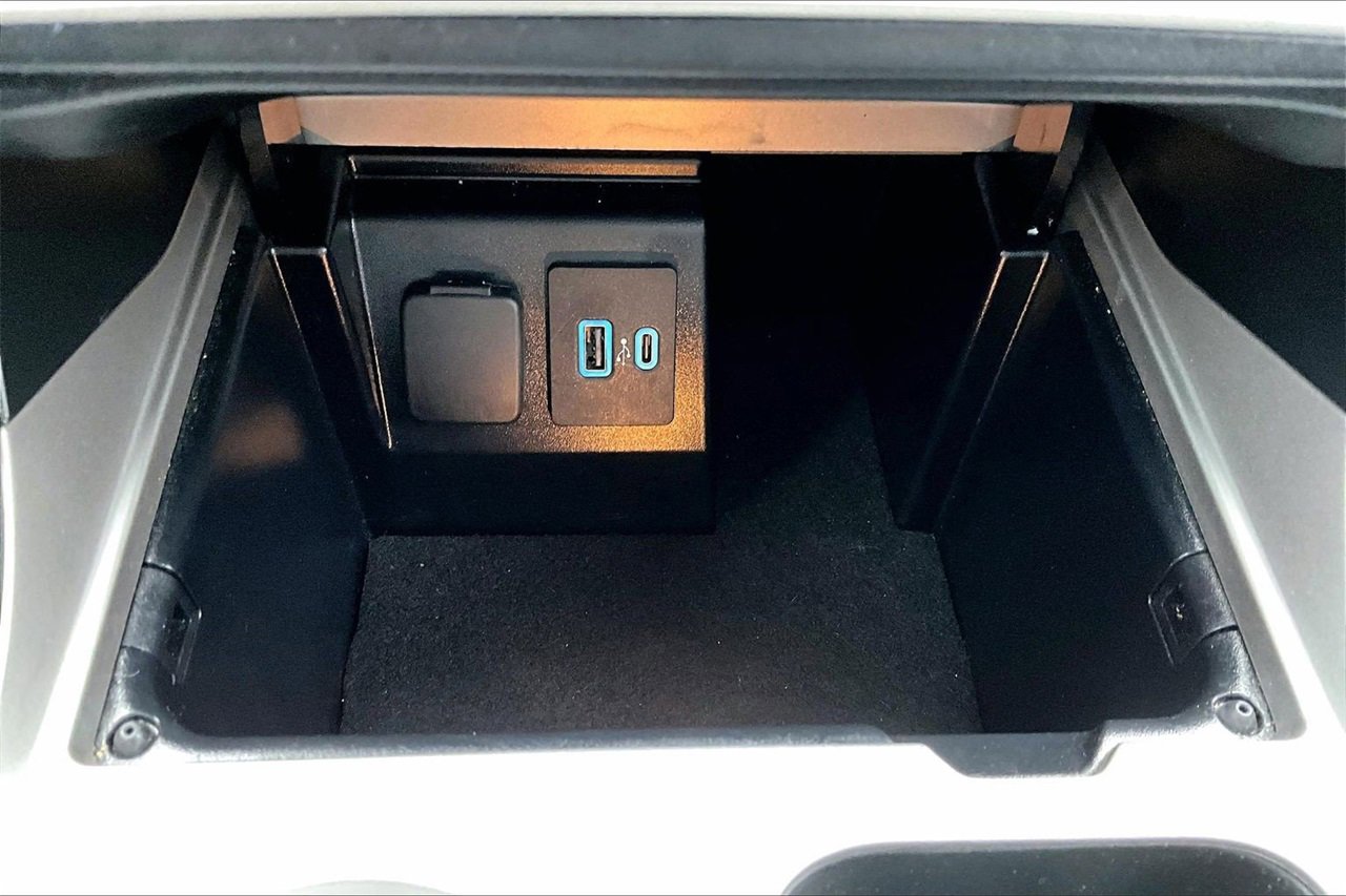 Used 2023 Ford Explorer XLT w/ Equipment Group 202A image 15