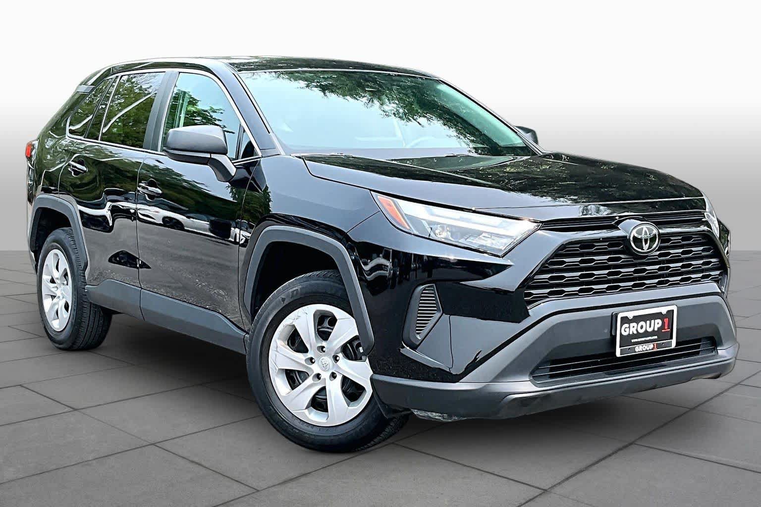 Used 2023 Toyota RAV4 LE AWD/4WD image 3