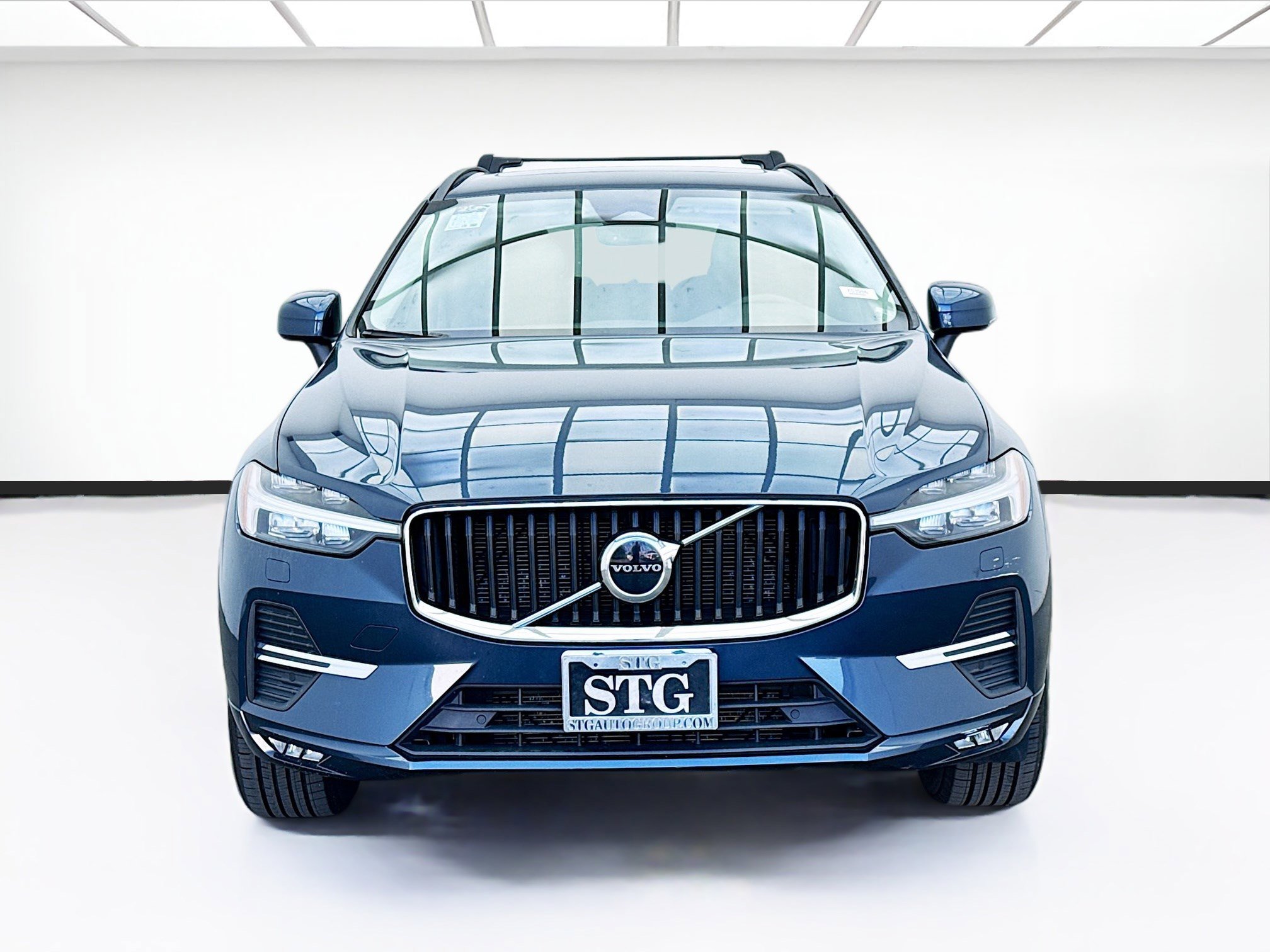 Used 2023 Volvo XC60 B5 Core w/ Climate Package image 2