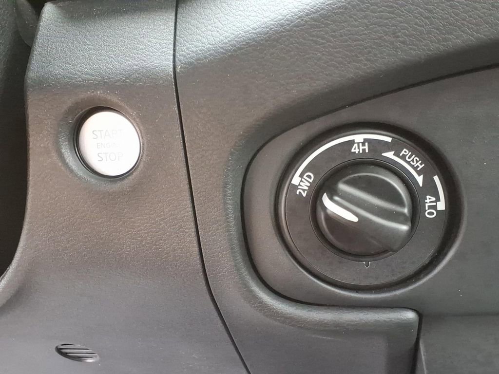 Used 2022 Nissan Frontier SV w/ SV Premium Package image 24