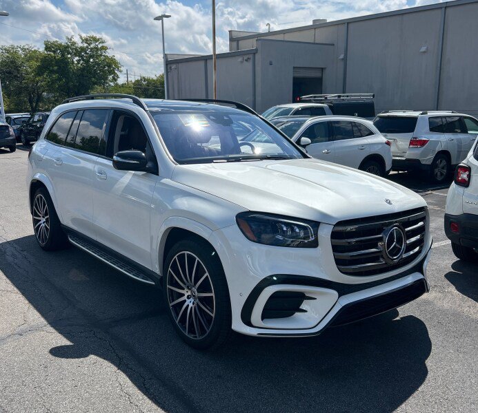Used 2024 Mercedes-Benz GLS 450 4MATIC image 12