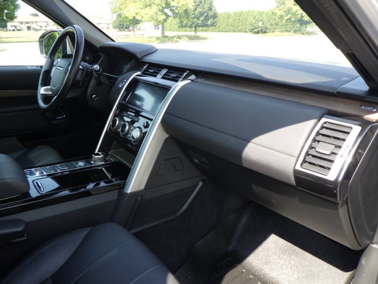 Used 2019 Land Rover Discovery HSE AWD/4WD image 24