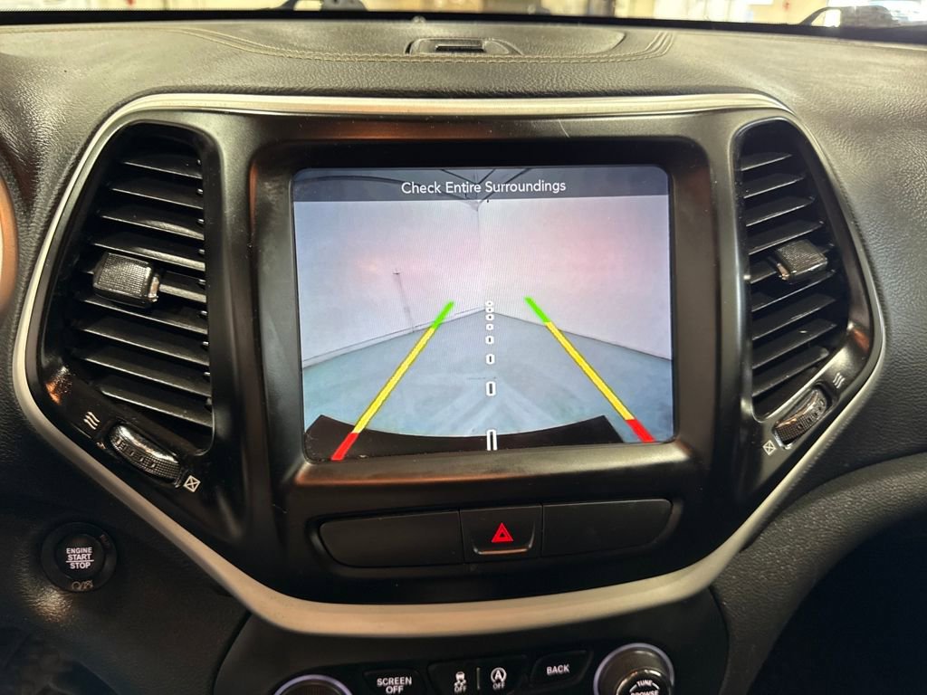 Used 2018 Jeep Cherokee Latitude Plus w/ Cold Weather Group image 24