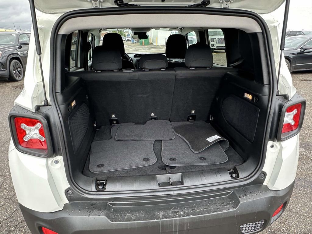 Used 2015 Jeep Renegade Latitude w/ Cold Weather Group II image 13