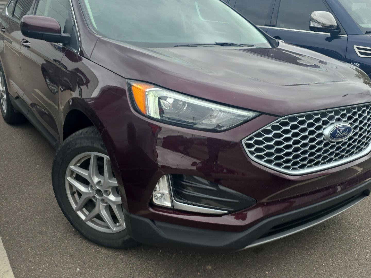 Used 2023 Ford Edge SEL w/ Convenience Package AWD/4WD image 4