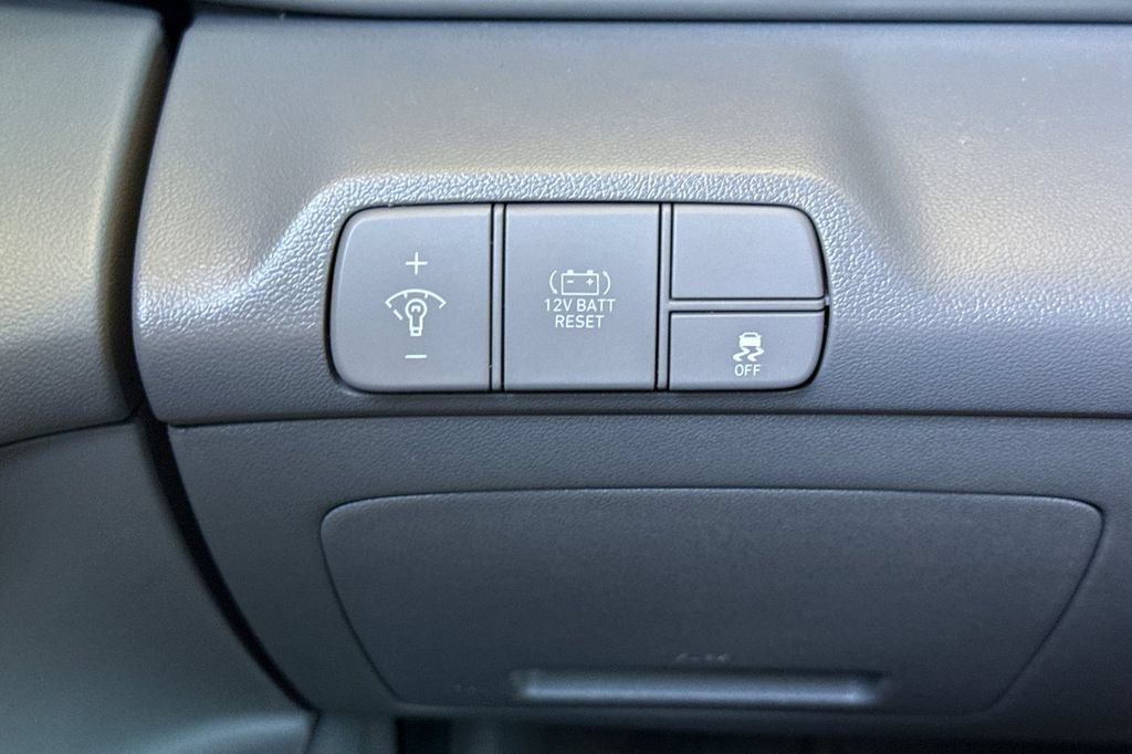 Used 2024 Hyundai Elantra Blue FWD image 31