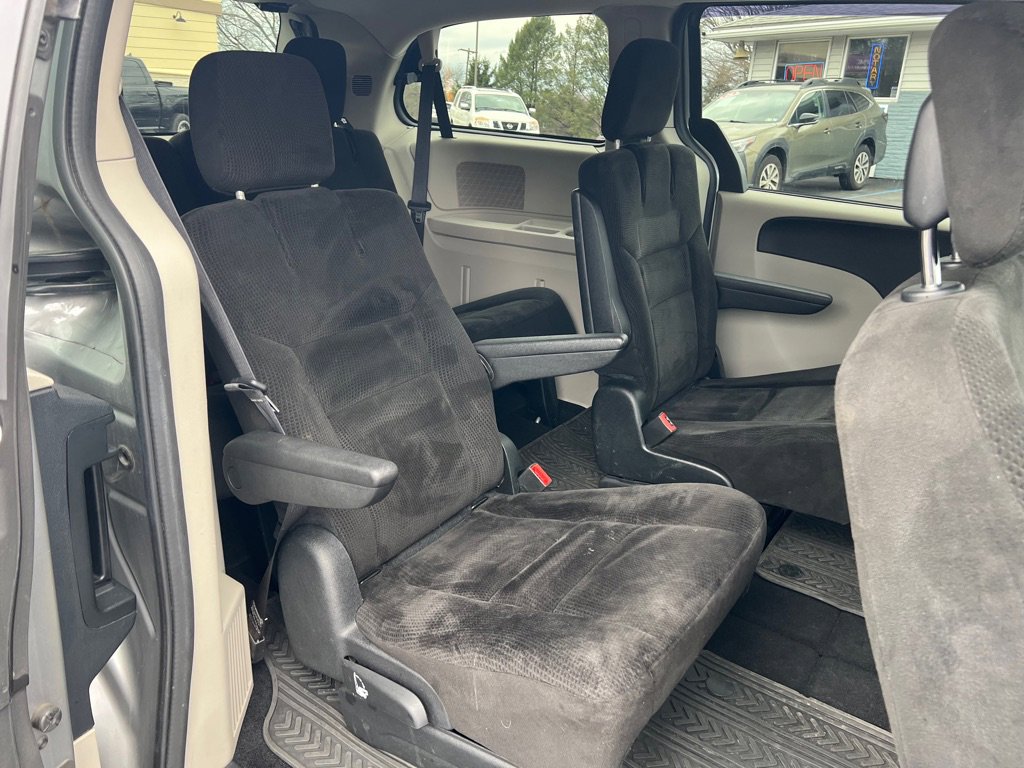 Used 2016 Dodge Grand Caravan SXT w/ UConnect Hands-Free Group image 17