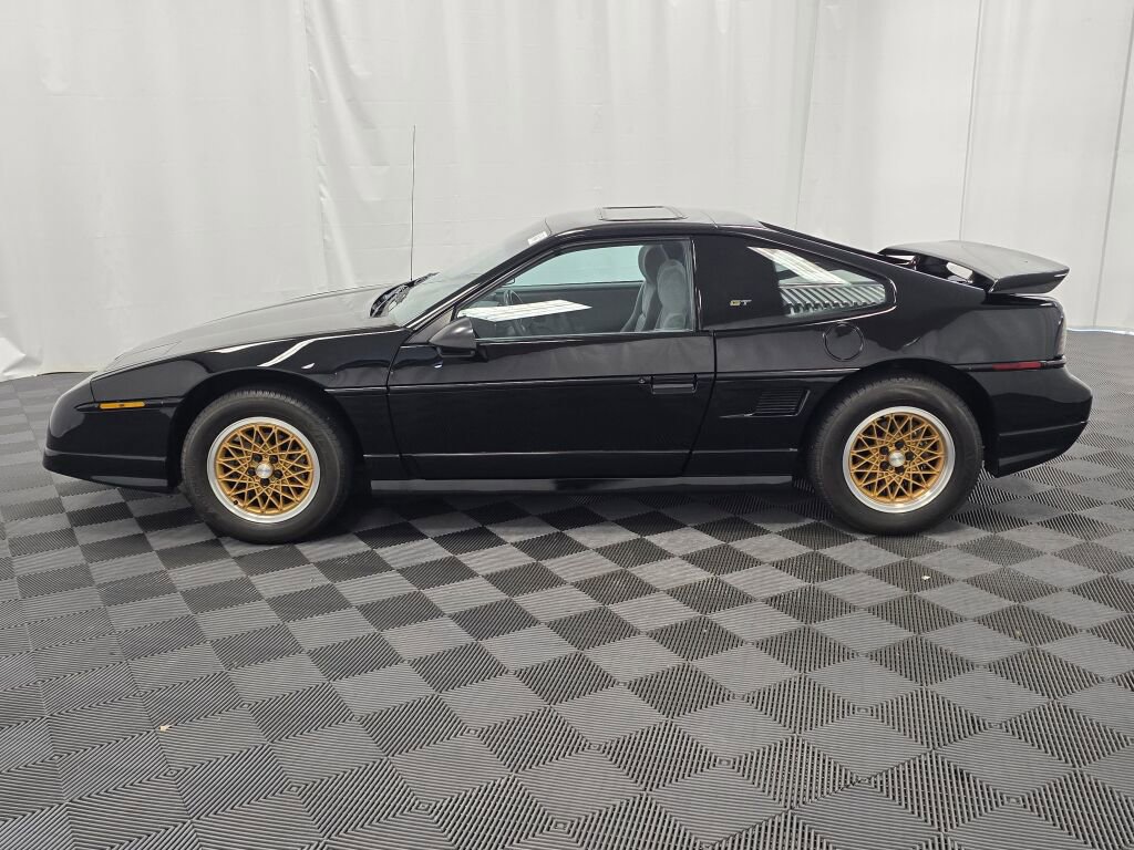 Used 1988 Pontiac Fiero GT image 2