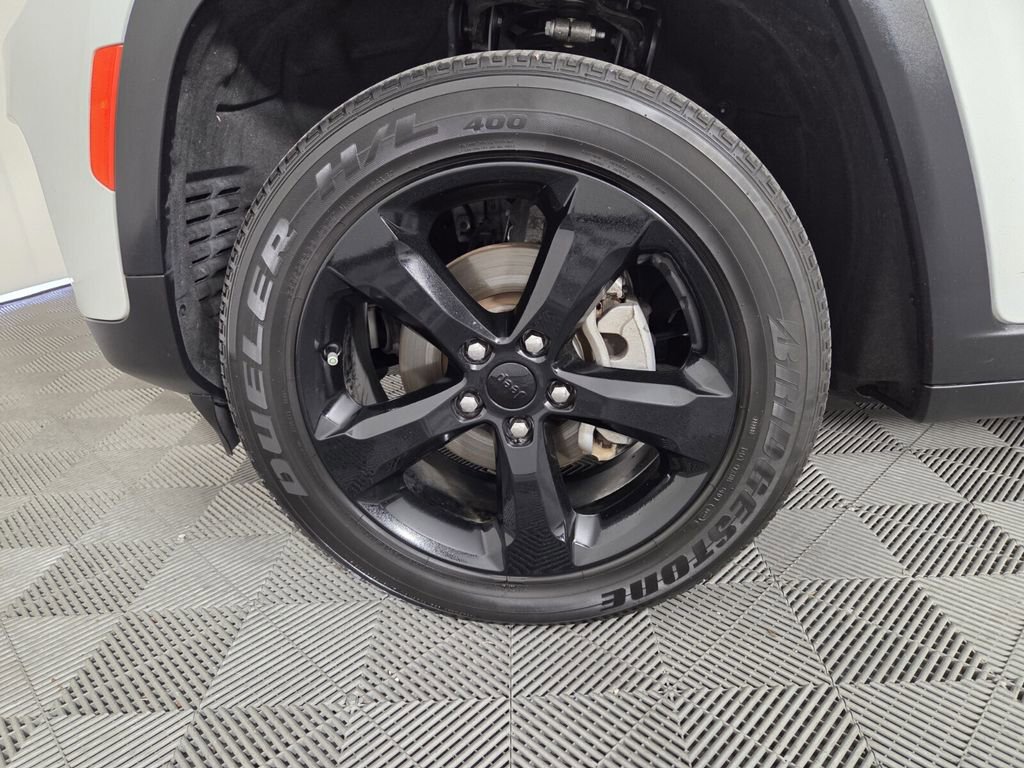 Certified 2023 Jeep Grand Cherokee Altitude image 9